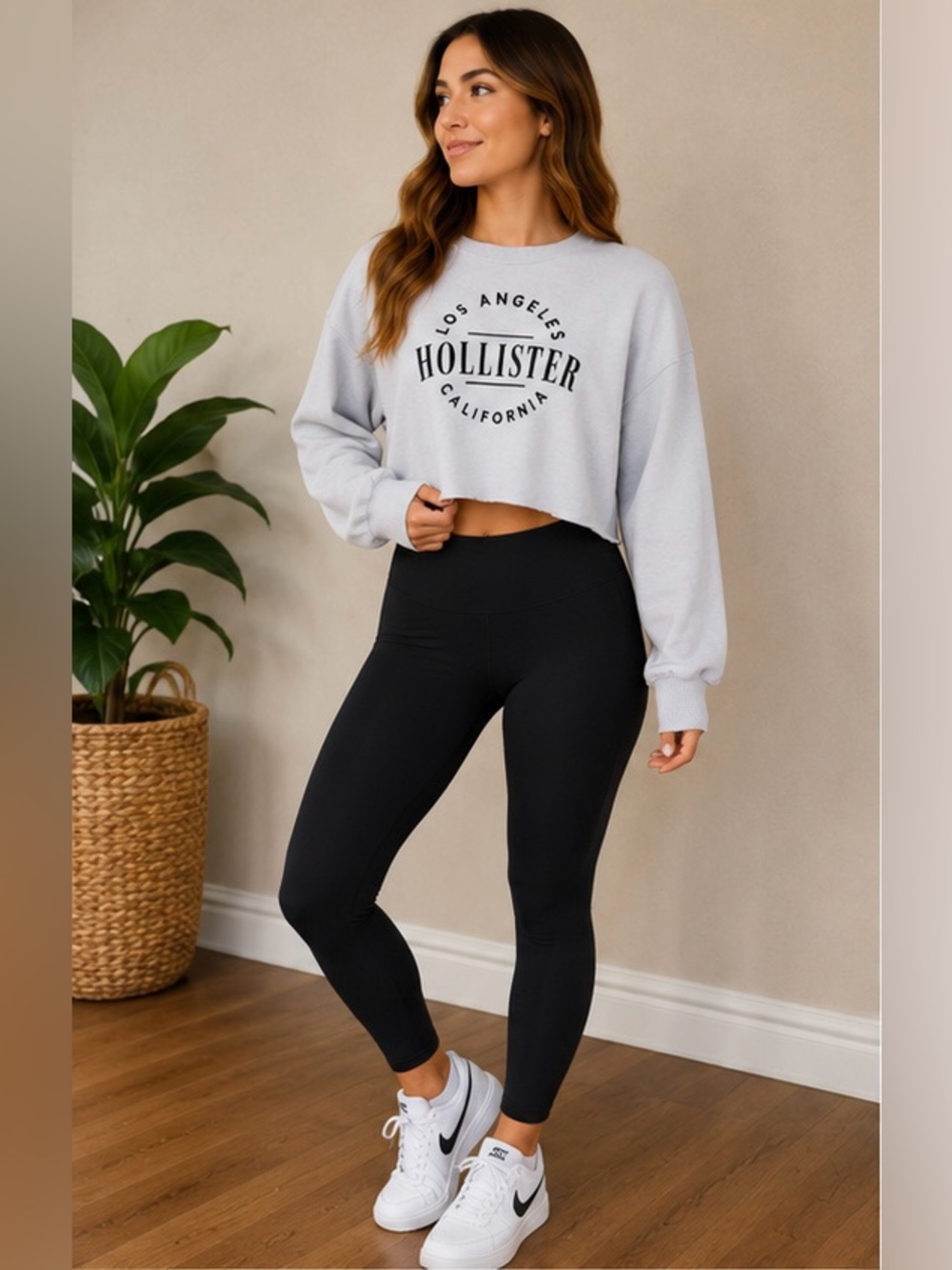 Hollister Women’s Cropped Crewneck Sweatshirt Gray Los Angeles California Large